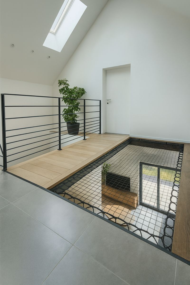 Passerelle de mezzanine sur mesure en métal et bois avec filet type hamac pour habitation à Châteauneuf-les-Martigues, métallerie FIMSAI