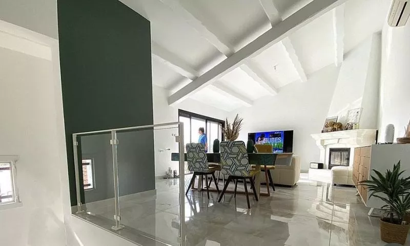 Garde-corps sur mesure en métal, acier et verre feuilleté sécurit, balustrade au design épuré à Châteauneuf-les-Martigues (Bouches-du-Rhône), ferronnerie FIMSAI