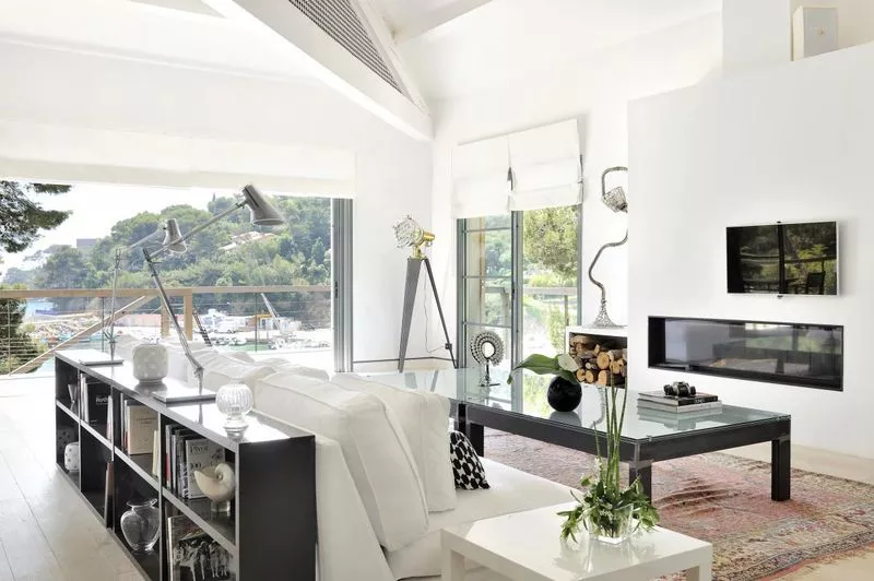 Magnifique table basse sur mesure en acier et verre, moderne, métal design, luxe, à la presqu’île de Giens, Var, FIMSAI