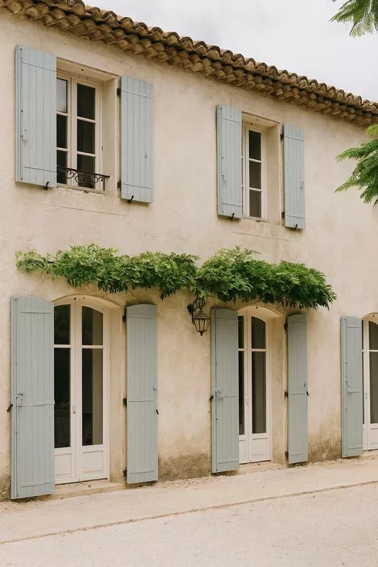 Volet cintré et droit sur mesure en bois, réalisé par FIMSAI à Martigues