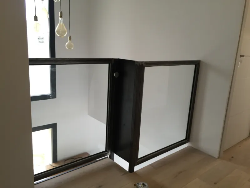 garde corps acier et verre sur mesure à Marignane Bouches Du Rhône métallerie ferronnerie FIMSAI 