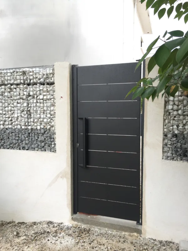 Portillon métal sur mesure en tole acier Martigues Bouches du Rhône Ferronnerie FIMSAI