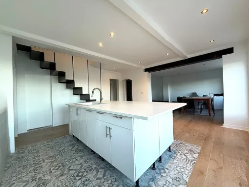 Création d'escalier en tôle pliée sans limon à Istres, Châteauneuf-les-Martigues, FIMSAI