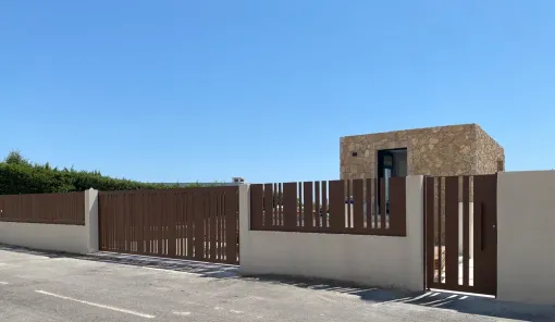 Réalisation d'un ensemble de portails coulissant portillon et haut de clôture à Bandol, Châteauneuf-les-Martigues, FIMSAI