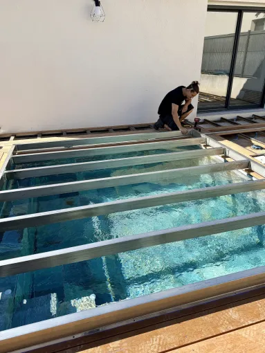 Terrasse de piscine coulissante en inox sur mesure à Vitrolles, Châteauneuf-les-Martigues, FIMSAI