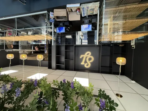 Réalisation d'un présentoir et agencement d'une boulangerie à Marseille FIMSAI, Châteauneuf-les-Martigues, FIMSAI