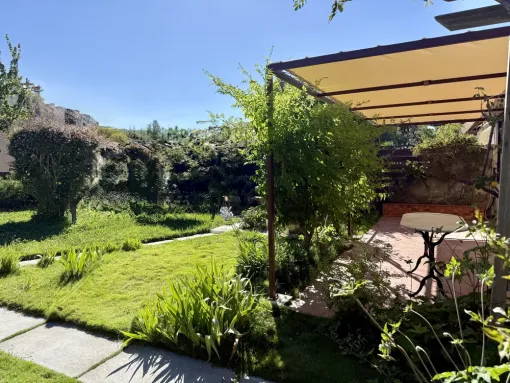 Une pergola moderne à Châteauneuf-les-Martigues ferronnerie FIMSAI, Châteauneuf-les-Martigues, FIMSAI