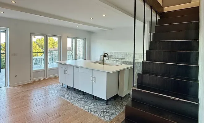 Création d'escalier en tôle pliée sans limon à Istres, Châteauneuf-les-Martigues, FIMSAI