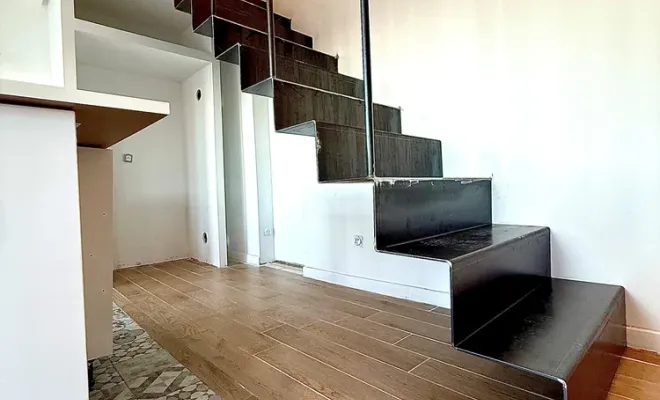 Création d'escalier en tôle pliée sans limon à Istres, Châteauneuf-les-Martigues, FIMSAI