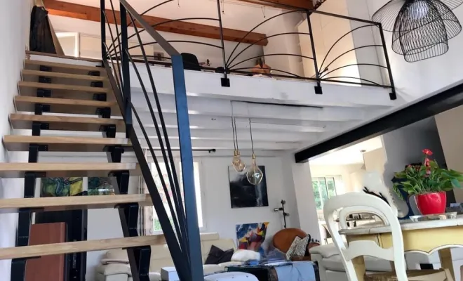 Escalier double limon moderne acier et marche chene massif bois carry le rouet fimsai Métallerie ferronnerie ( Cote Bleue)