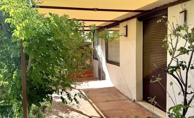 Une pergola moderne à Châteauneuf-les-Martigues ferronnerie FIMSAI, Châteauneuf-les-Martigues, FIMSAI